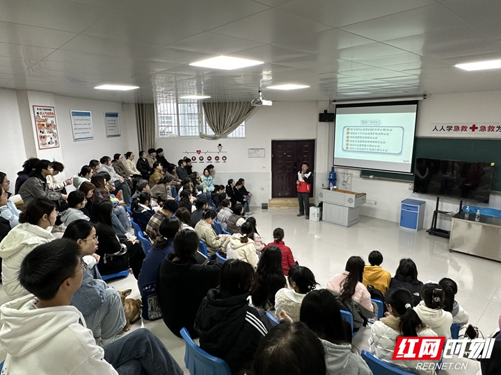 普及急救知识 守护生命健康——张家界学院医学院顺利举办首期应急救护员培训