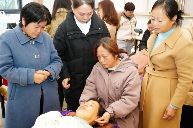 张家界慈利县首期保健按摩师培训班开班