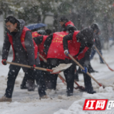 【新春走基层】张家界市武陵源区：铲雪除冰保畅通