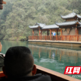张家界市首批“无偿献血荣誉卡”获得者游览宝峰湖