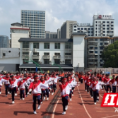 张家界敦谊小学举行一年级广播体操比赛