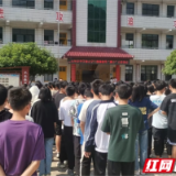 慈利县南山坪乡中学开展远离“烟卡”宣传教育活动