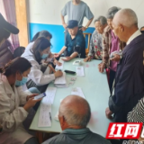 慈利县杉木桥镇东街社区： 免费体检助健康 爱心早餐暖人心