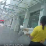 张家界：五岁男童脚掌开放性骨折  高速交警紧急救助牵引至医院