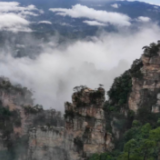 杨家界景区：雨后云雾氤氲，游人乐享仙境游