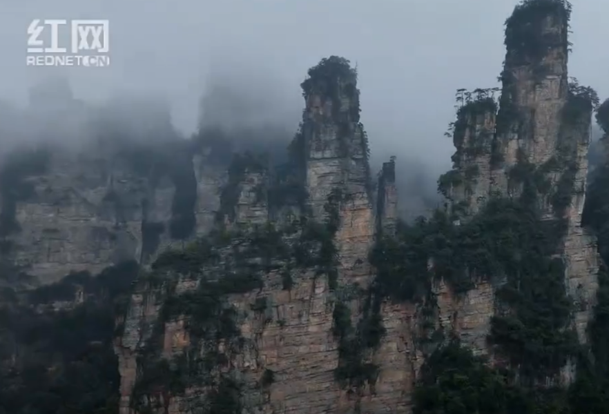 航拍杨家界：那一堵堵壮观雄奇的“悬浮山”