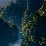 张家界宝峰湖：蓝天碧水间 山歌随风飘