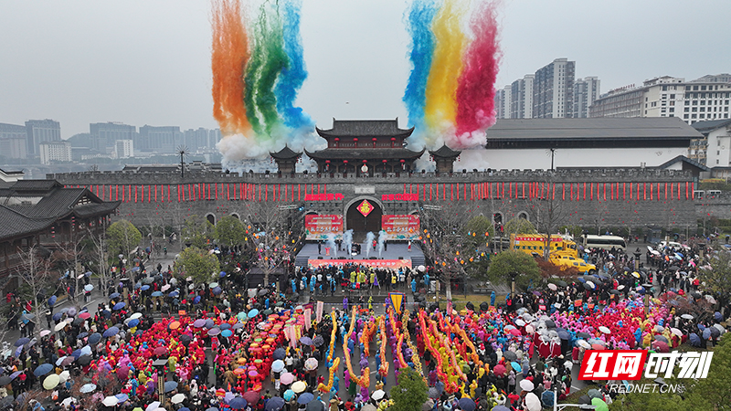 张家界元宵灯会盛大开幕