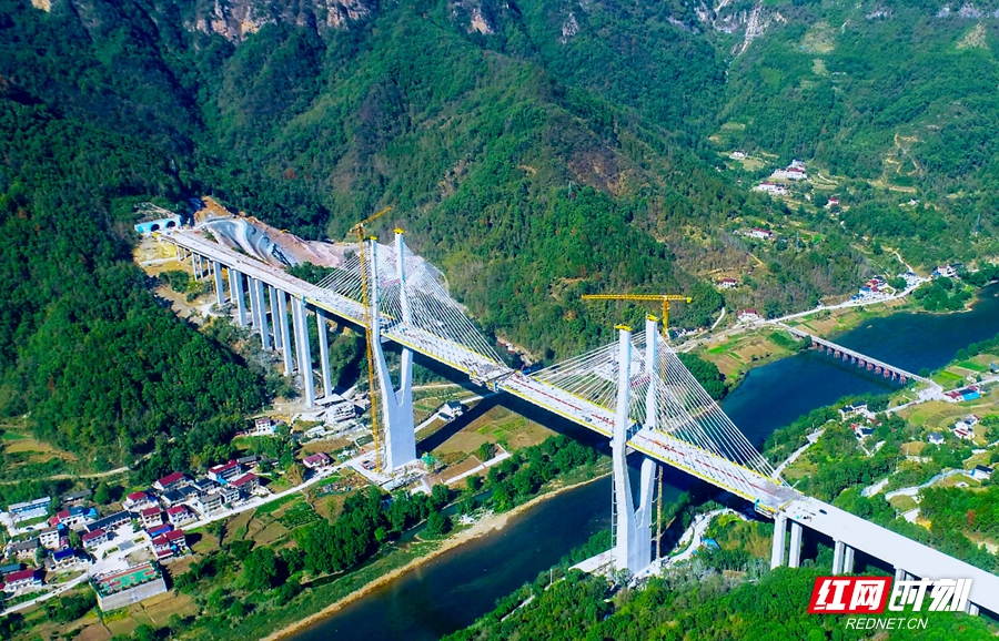 新春走基层｜击鼓奋楫“项”前冲——炉慈高速