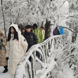 张家界天门山冰雪美景醉游人