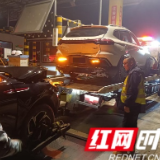 暖心救助！收费员与拖车司机携手助事故车脱困