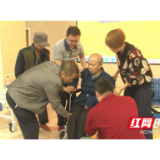 暖心！凤凰县为51名残疾人发放康复辅助器具189件