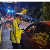 吉首交警多举措维护双节期间交通安全