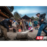 “龙山杯”首届中国土家族全国摄影大展评选结束