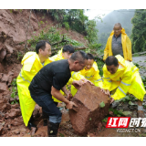 吉首：暴雨来袭，马颈坳镇防汛抗灾在行动