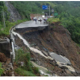 局地短时强降雨 泸溪多处道路中断数万群众出行受阻