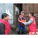 吉首交警：志愿服务点亮“微心愿” 精准扶贫争当“圆梦人”