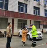 吉首交警开展“平安春运•交警同行”交通安全宣传活动