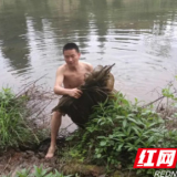 寒流逆袭!凌晨他毫不犹豫脱掉警服跳进水里