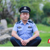用忠诚与担当诠释人生“警色”——记龙山县公安局民安派出所所长陈章