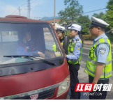 泸溪交警“五到位”护航辖区交通安全