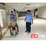 突发交通事故 花垣公安民警紧急救援保畅通