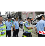  花垣交警利用圩场日开展道路秩序整治