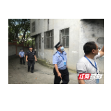 吉首：考场外传来“咚咚”声  民警寻声而至