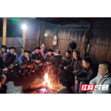 以“产业”为笔绘就山村小康图