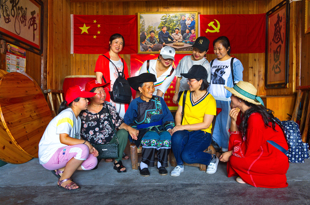 《十八洞村的形象大使》.jpg