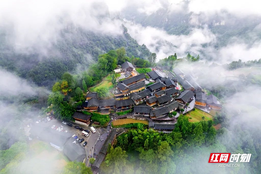 十八洞村（陈敏捷摄）.jpg