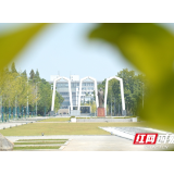评论丨走“特色办学”之路，谱“人才输送”新篇