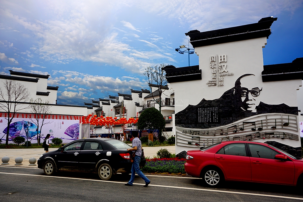 稀里马哈的图片库 - 湖南“华西版”浔龙河生态艺术小镇开街.jpg 稀里马哈的图片库 - 湖南“华西版”浔龙河生态艺术小镇开街.jpg