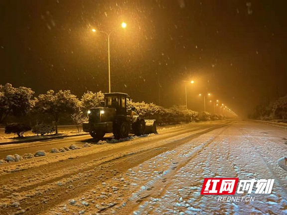 望城经开区凌晨扫雪.marked.jpg 望城经开区凌晨扫雪.marked.jpg