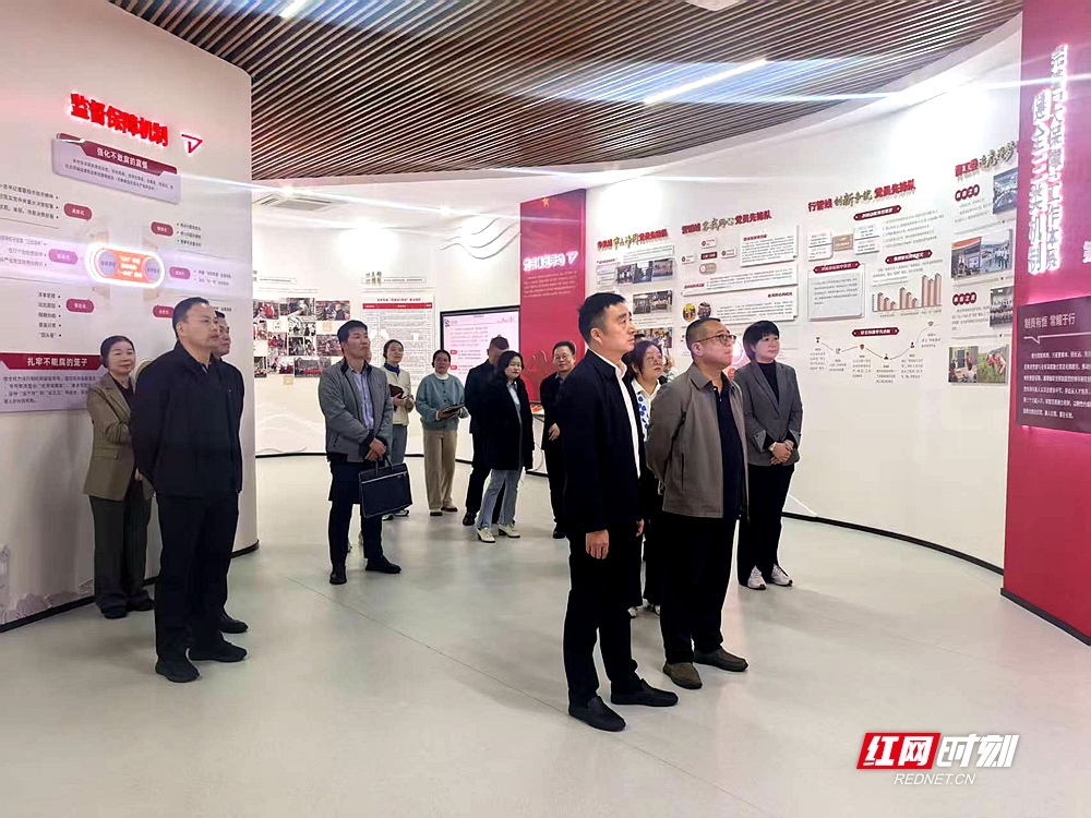 在市烟草局党群活动室开展机关党建“三听三问活动”活动.jpg 在市烟草局党群活动室开展机关党建“三听三问活动”活动.jpg