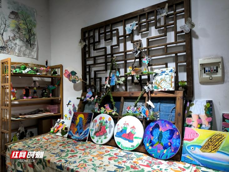 在寻迹书画，每一处设计都是邱振海带着团队DIY，复古又新意。.png