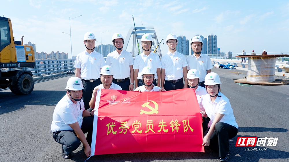 下摄司大桥项目建设党员先锋队.jpg