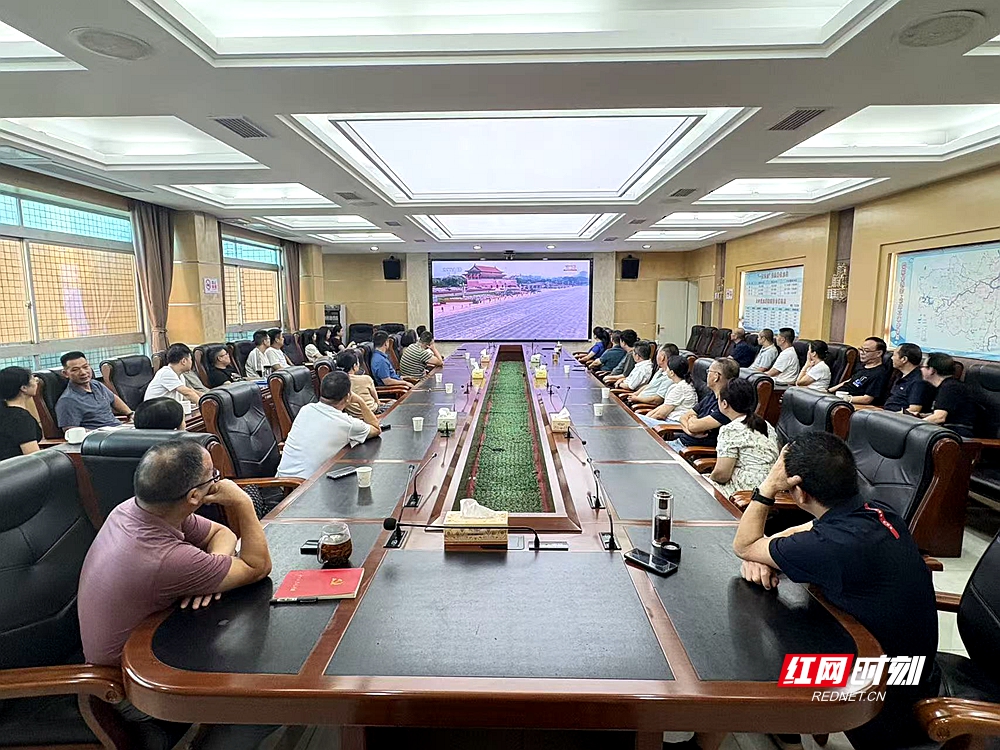 湘潭市水利局组织集中观看纪念中国人民抗日战争暨世界反法西斯战争胜利80周年大会。.jpg