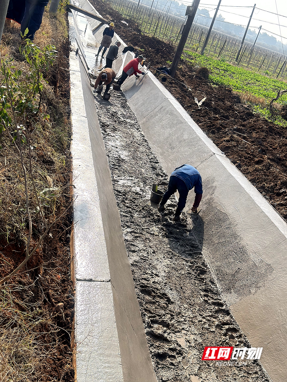 河口镇石枫村水渠修缮现场.jpg