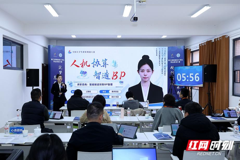 现场设置“心选团”评委席位。.png 现场设置“心选团”评委席位。.png