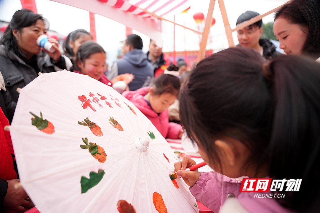 福伞彩绘体验。.jpg