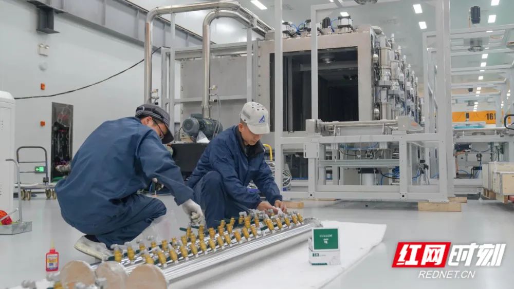 宏大真空生产车间.jpeg 宏大真空生产车间.jpeg