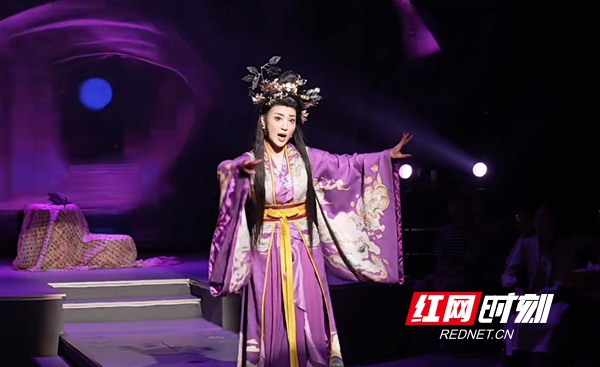 聂小倩pk秀现场_副本.jpg 聂小倩pk秀现场_副本.jpg