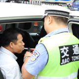 国庆将至 桃江和安化两地交警开展交叉联合执法