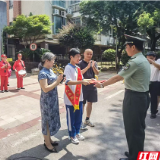 携笔从戎青春报国 岳麓区军地联合为学子送军队院校录取通知书