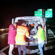 科技破冰！湖南高速交警四支队首创无人机播撒融雪剂