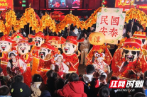 新春走基层·小镇顶流 |万楼千灯巡游，唤醒湘潭人的春节记忆