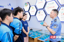 把禁毒知识送到村口、屋场、农民群众身边——长沙市强制隔离戒毒所向农村延伸禁毒宣传