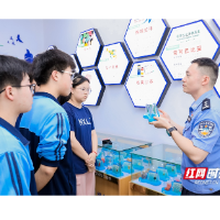 把禁毒知识送到村口、屋场、农民群众身边——长沙市强制隔离戒毒所向农村延伸禁毒宣传