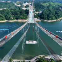 加速推进！湖南在建最大跨径悬索桥吊装工程突破关键节点